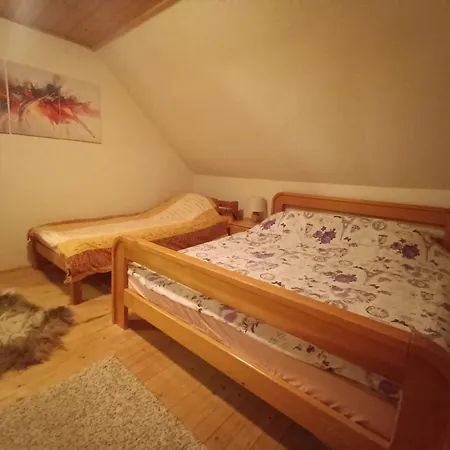 アパート Relax ヴラシチ