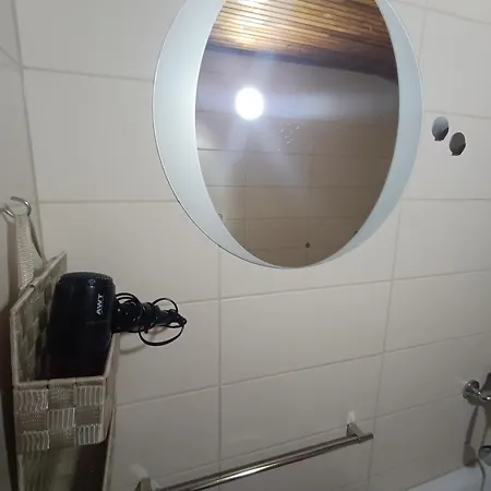 アパート Relax ヴラシチ